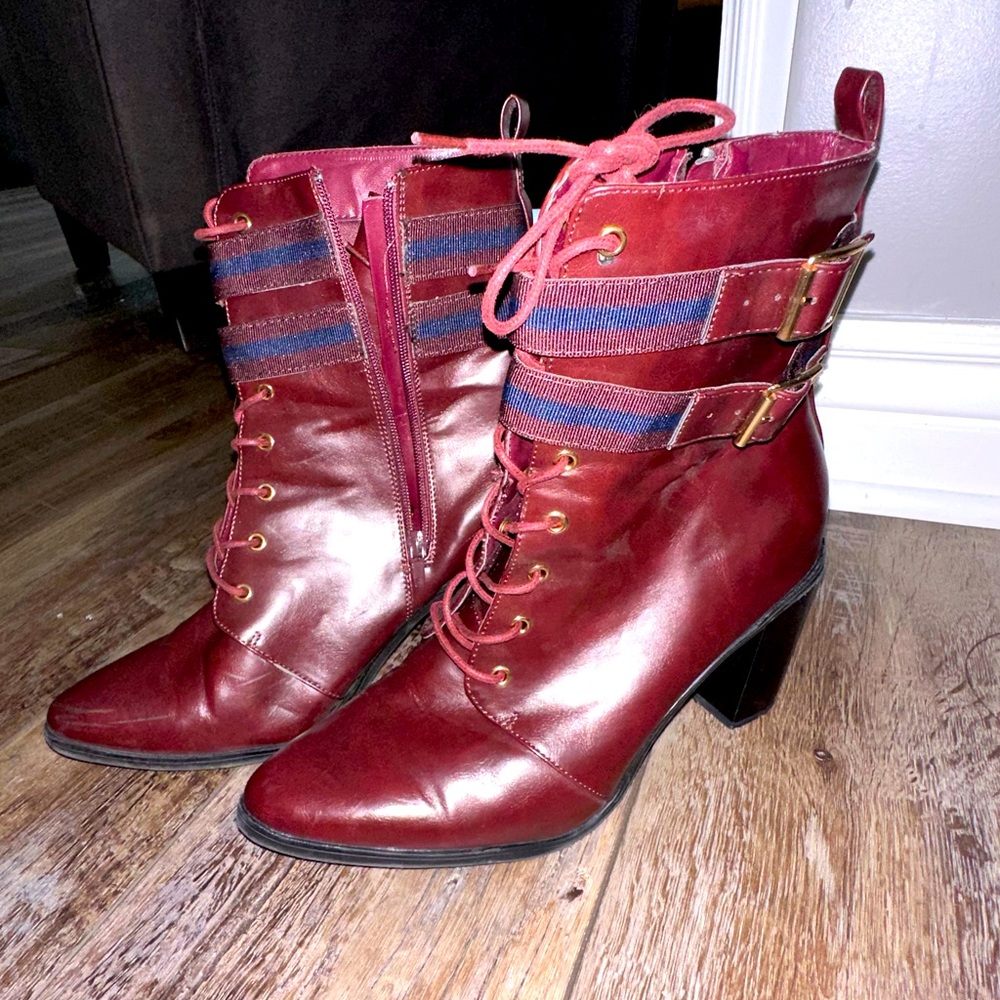 Maroon lace up boots - Size 11